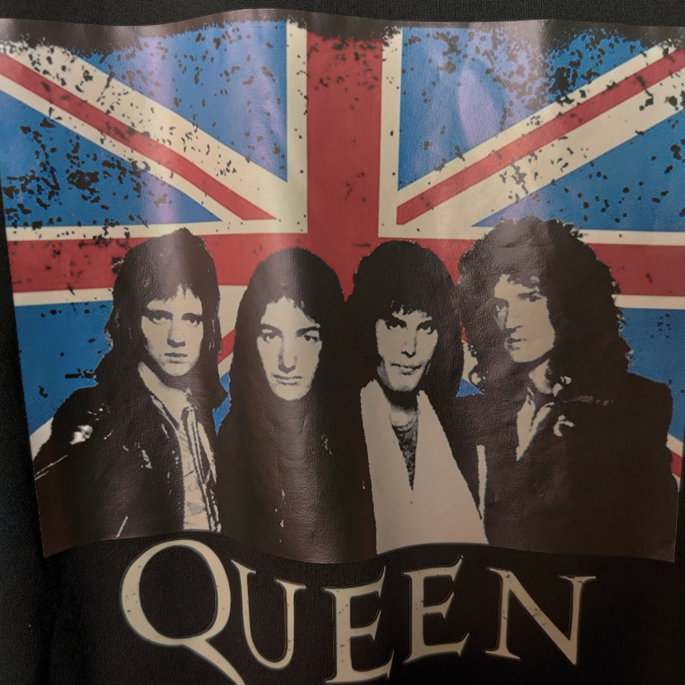 Queen T - Picture 2 of 6